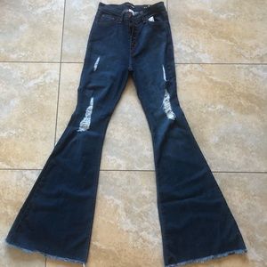 🔥🔥SOLD🔥🔥Fashion Nova Bell bottom jeans🔥🔥